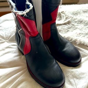 Tricolor motorcycle boots